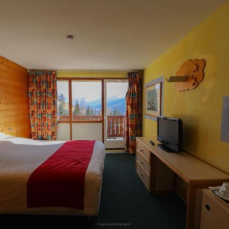 Hotel Du Hameau Алос Екстериор снимка