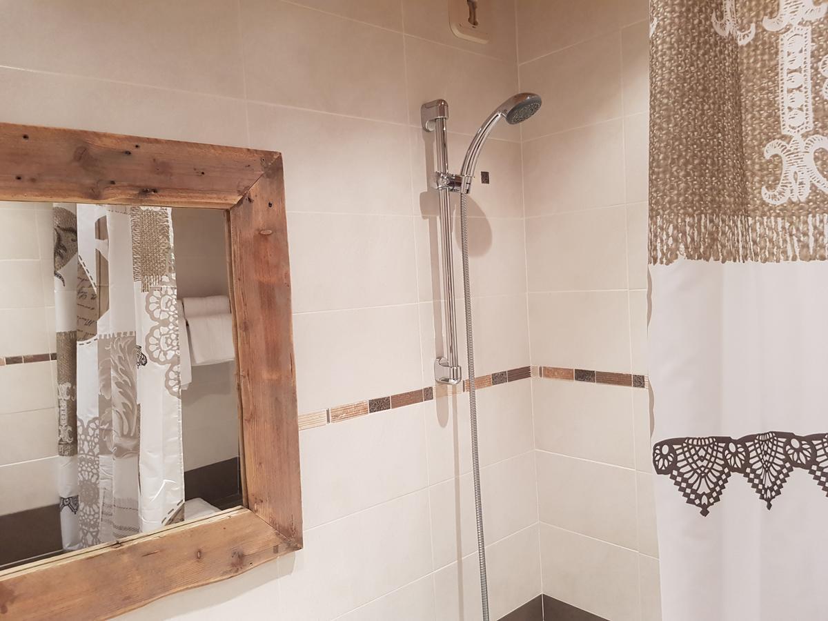 Hotel Du Hameau Алос Екстериор снимка